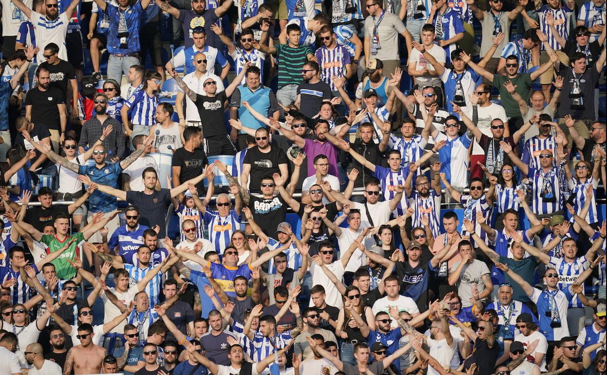 Aficionados del fondo de animación de Polideportivo en el partido Alavés-Espanyol de la pasada liga en Primera División.