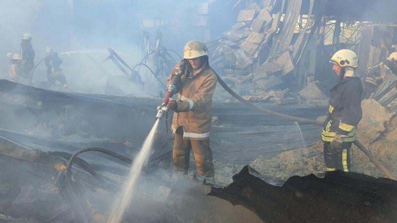 Fotos: Ataque con misiles a un centro comercial en Ucrania