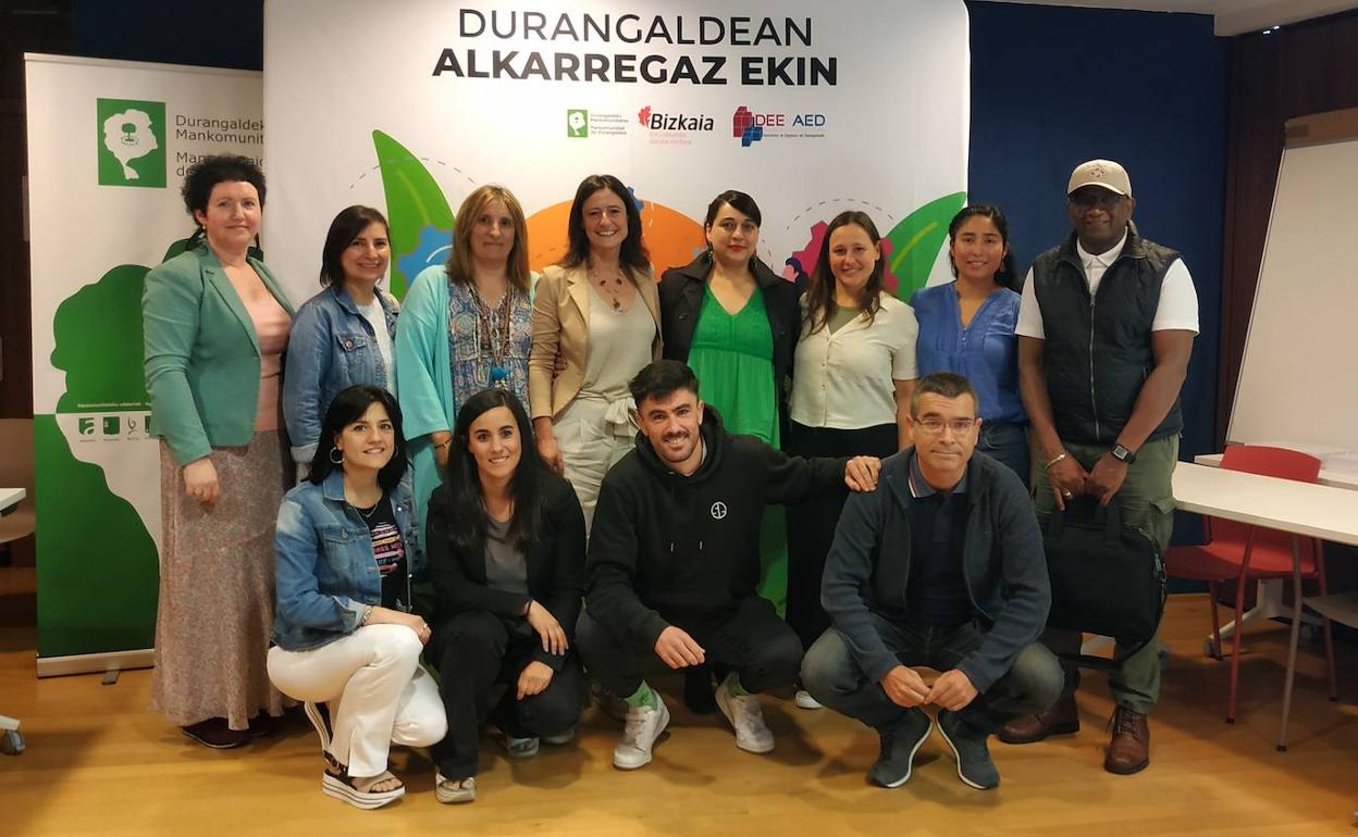 Emprendedores que participaron en el segundo foro 'Durangaldean Alkarregaz ekin!', en el Elkartegi de Durango. 