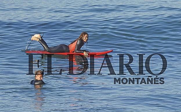 Shakira disfruta del surf.