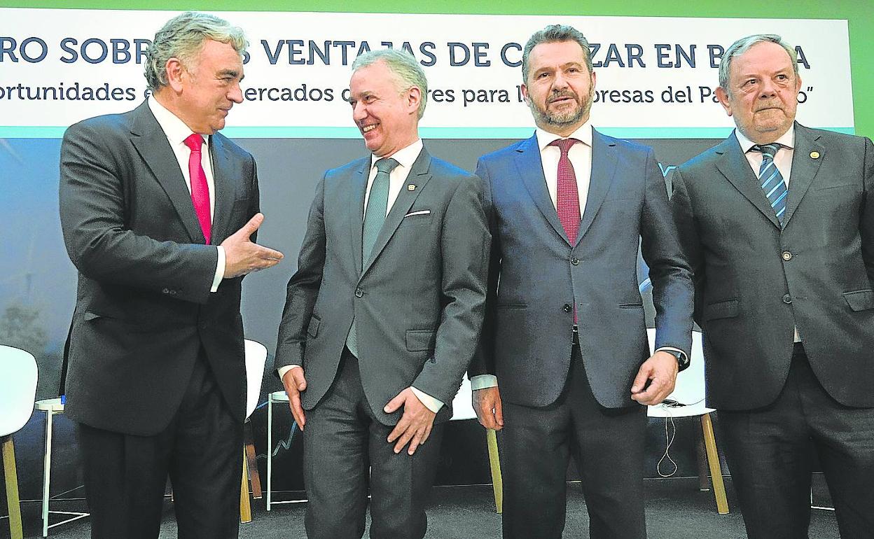 Hernani, consejero delegado de BME, el lehendakari Urkullu, el presidente de la CNMV, Buenaventura, y el consejero de Economía, Azpiazu. 