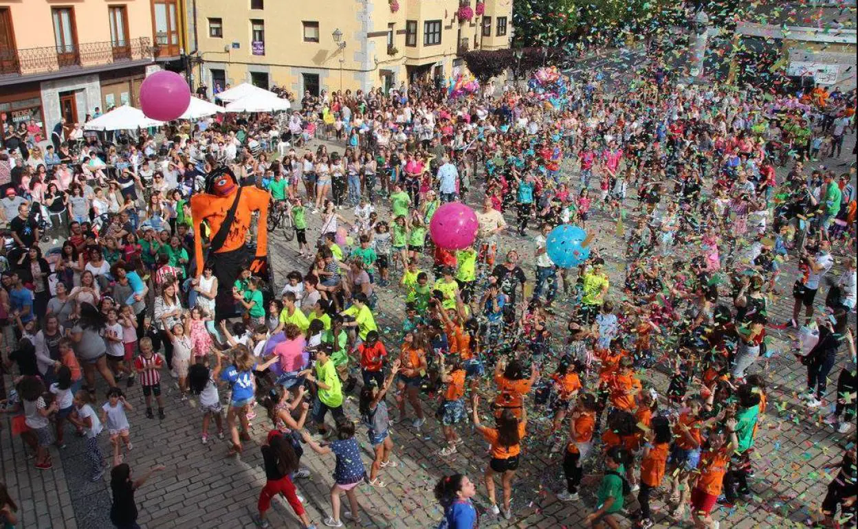 La mascota local 'Alarabi' también se sumará a la fiesta en la plaza.