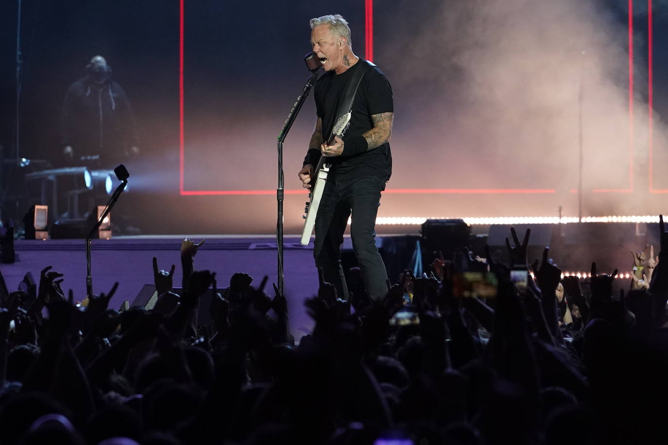 Fotos: El rock inmortal de Metallica inunda San Mamés