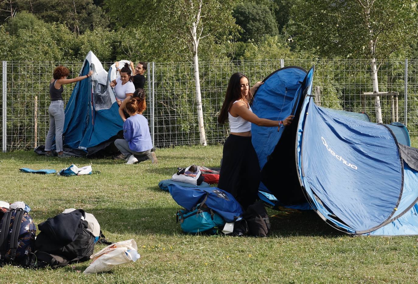 Fotos: Las tiendas empiezan a ocupar la zona de camping del BBK Live