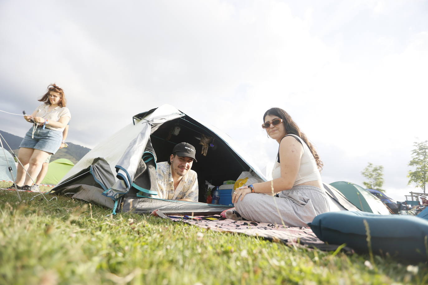 Fotos: Las tiendas empiezan a ocupar la zona de camping del BBK Live