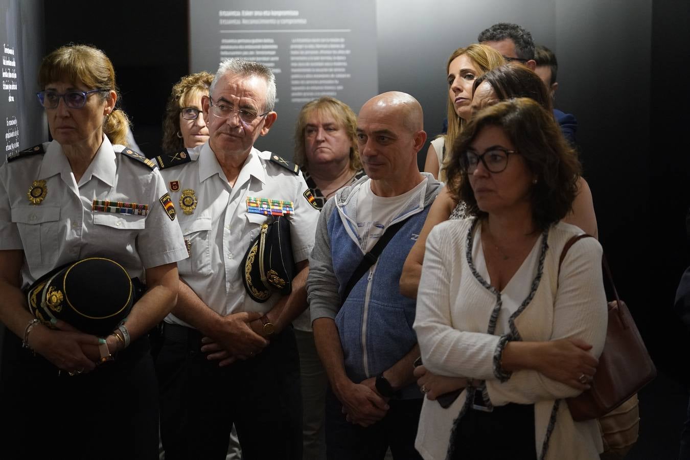 Fotos: Homenaje a los cuerpos y fuerzas de seguridad en Ermua