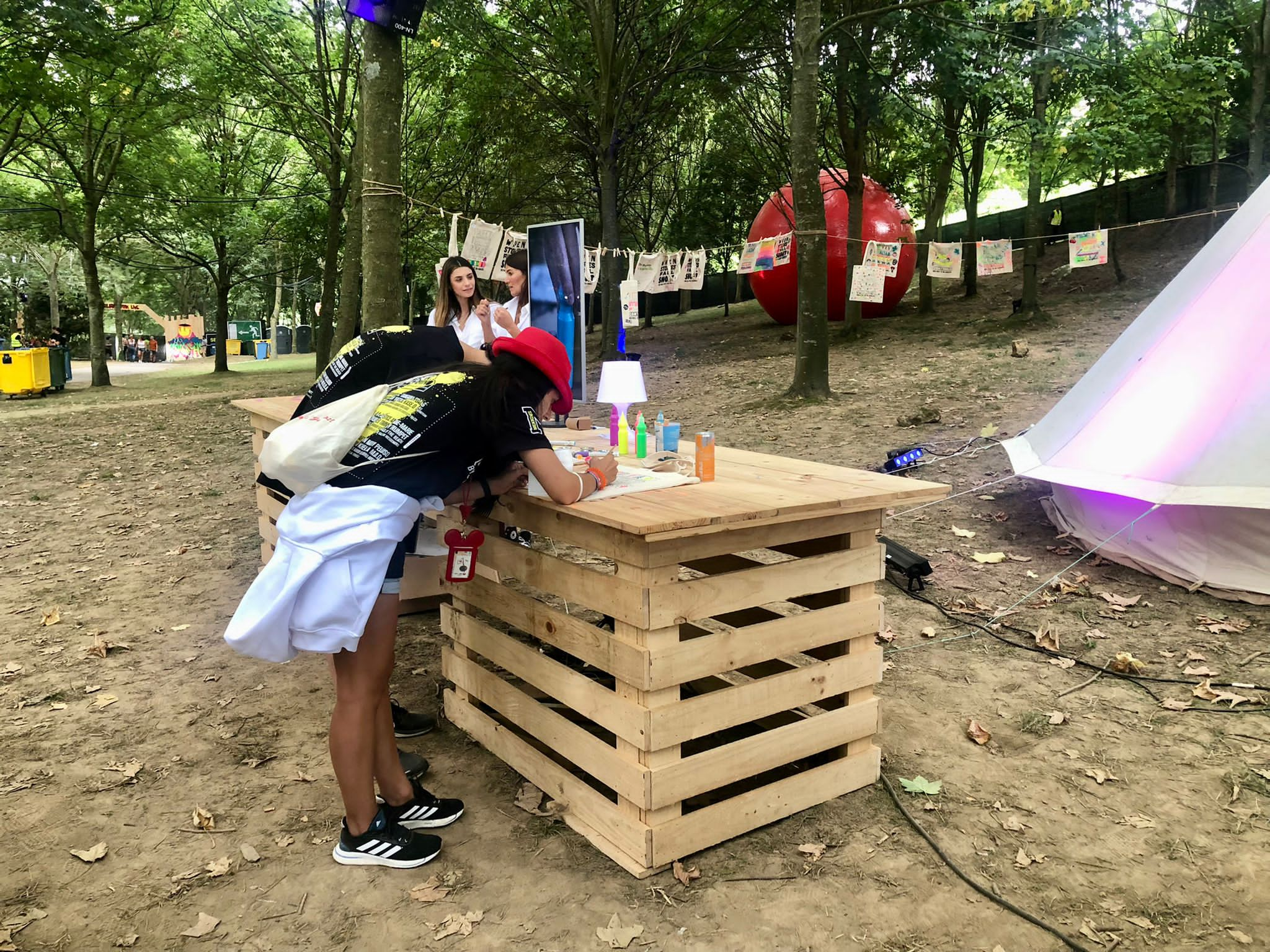 Fotos: Pide esta bebida en la barra de Basoa y consigue un bolso para personalizar a tu gusto