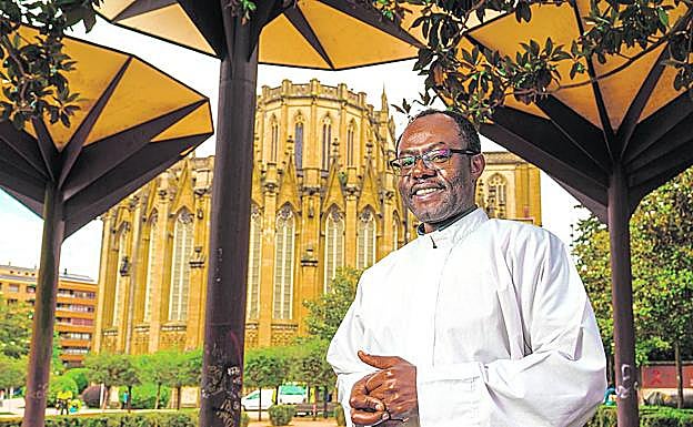 El año pasado 'firmó' su vinculación canónica con la Diócesis.