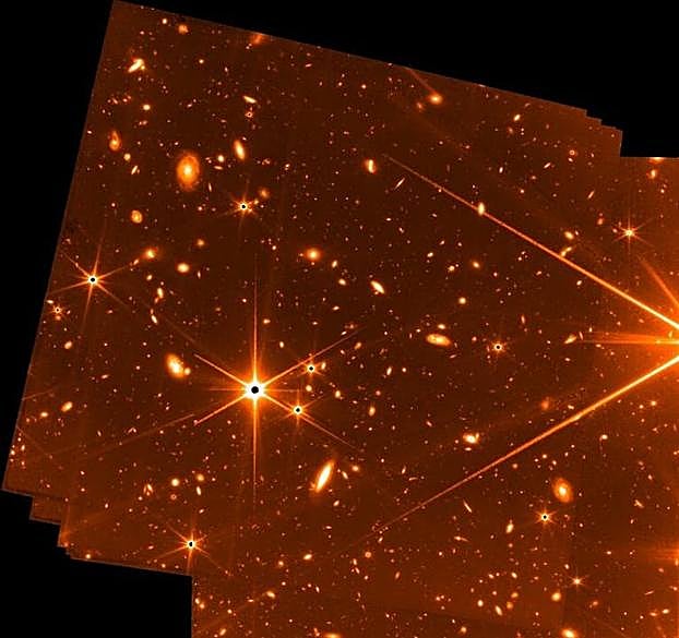 Esta es una imagen de descarte del James Webb, obtenida por un instrumento canadiense que no está dedicado a hacer fotos, se ocupa de elegir el campo al que Webb debía apuntar. Sin embargo, ese descarte ya ofrecía la imagen más profunda del universo jamás tomada.