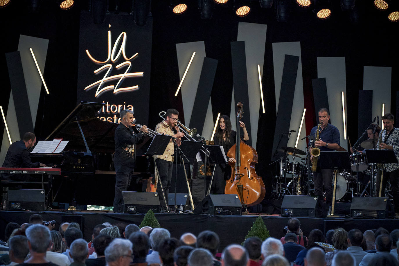 Fotos: El homenaje a Iñaki Añúa y el concierto de Giulia Valle, en imágenes