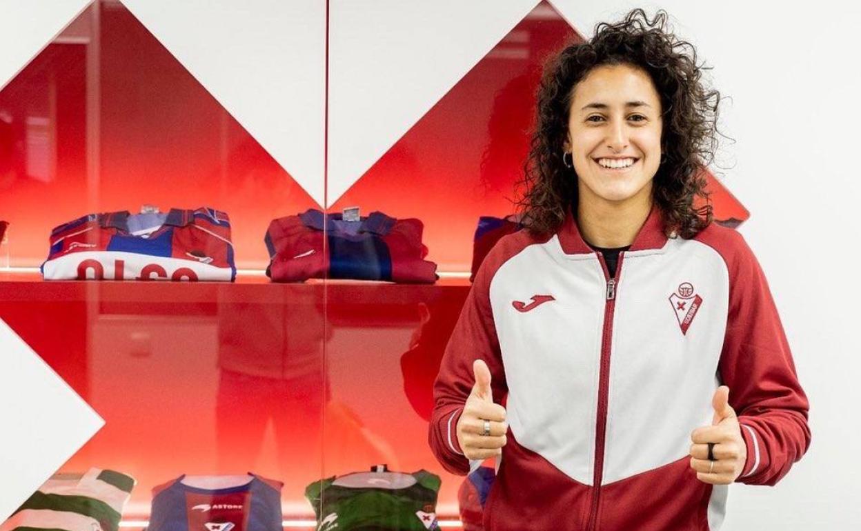 Vergés saluda durante su etapa en el Eibar. 