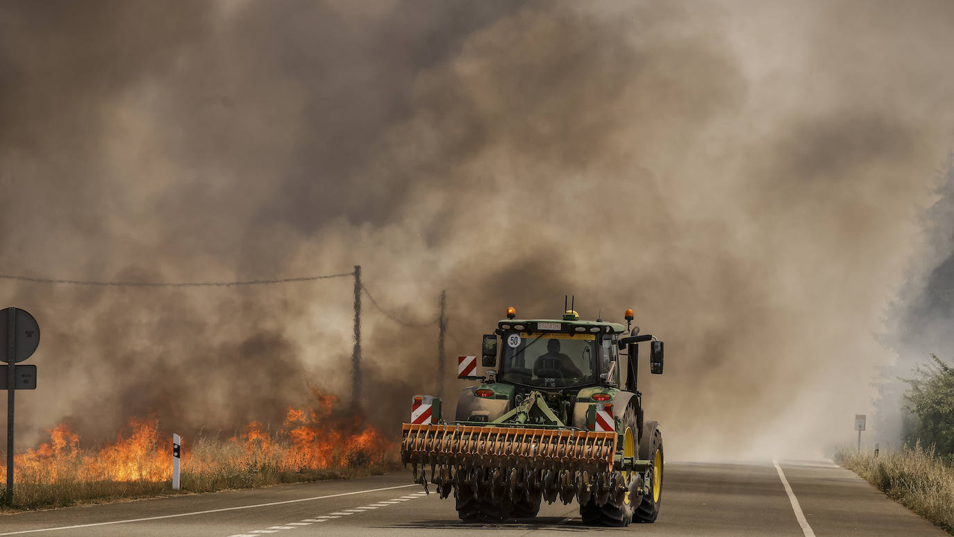 Fotos: El incendio entre Argandoña y Villafranca, en imágenes