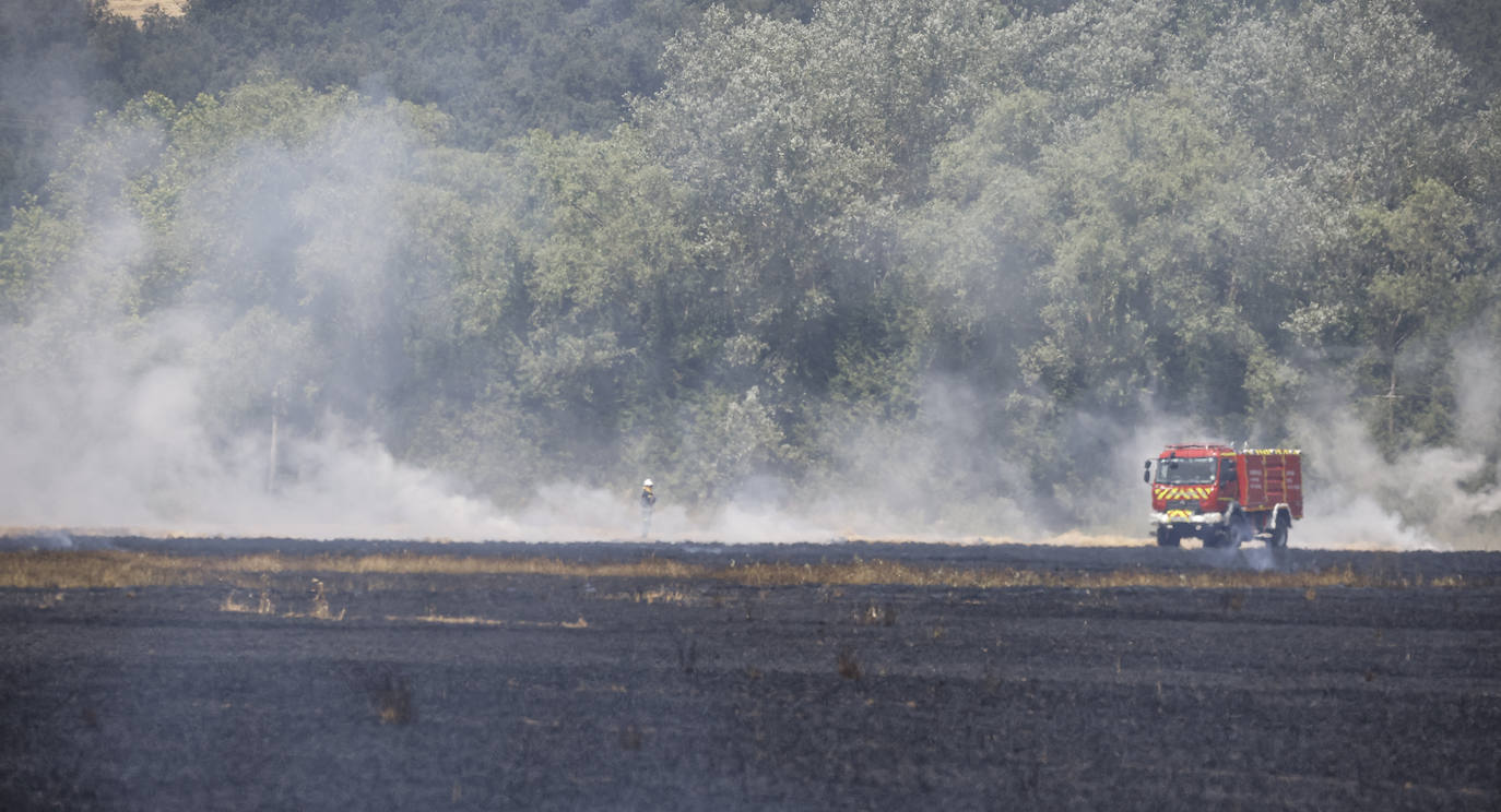 Fotos: El incendio entre Argandoña y Villafranca, en imágenes