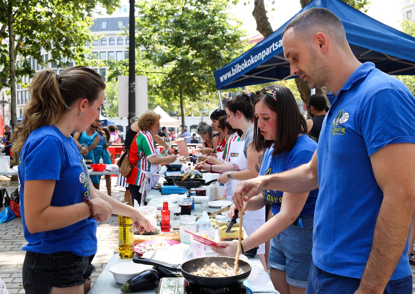 Fotos: Las comparsas de Bilbao celebran su día a un mes de Aste Nagusia