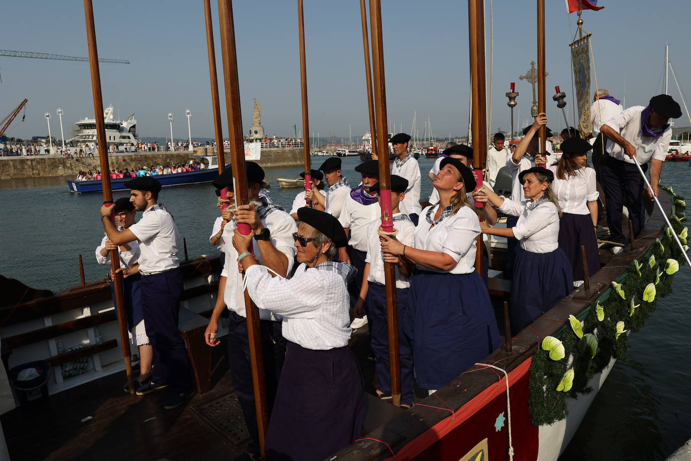 Fotos: Santurtzi rinde homenaje a la Virgen del Carmen