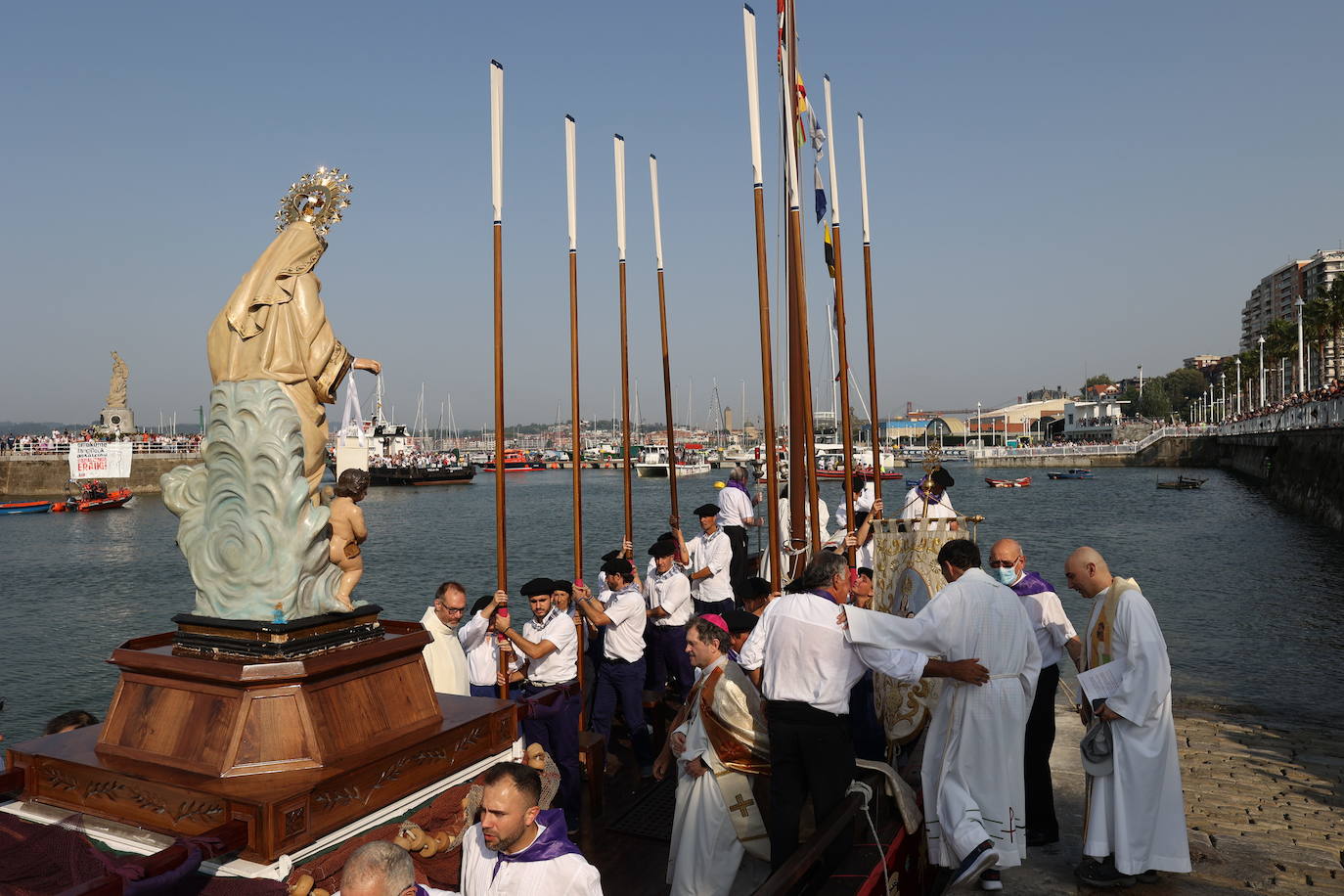 Fotos: Santurtzi rinde homenaje a la Virgen del Carmen