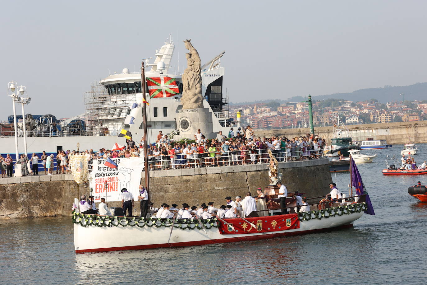 Fotos: Santurtzi rinde homenaje a la Virgen del Carmen