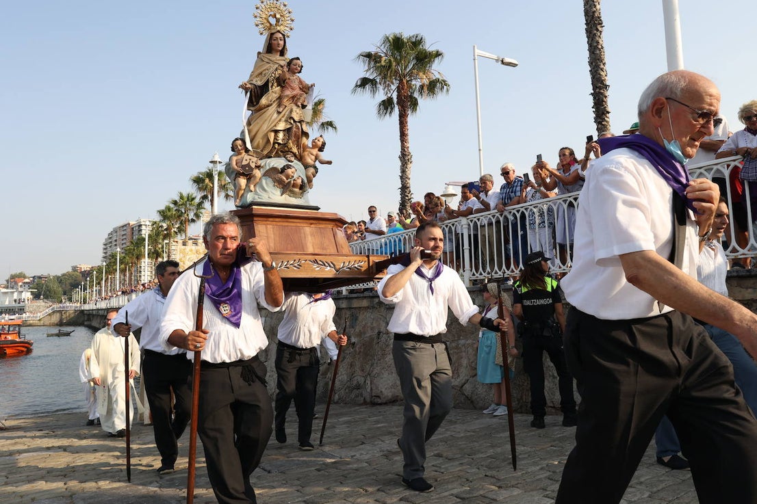 Fotos: Santurtzi rinde homenaje a la Virgen del Carmen