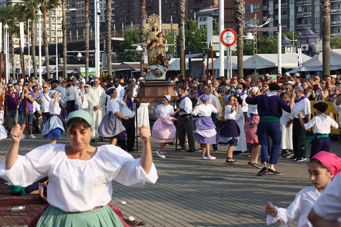 Fotos: Santurtzi rinde homenaje a la Virgen del Carmen
