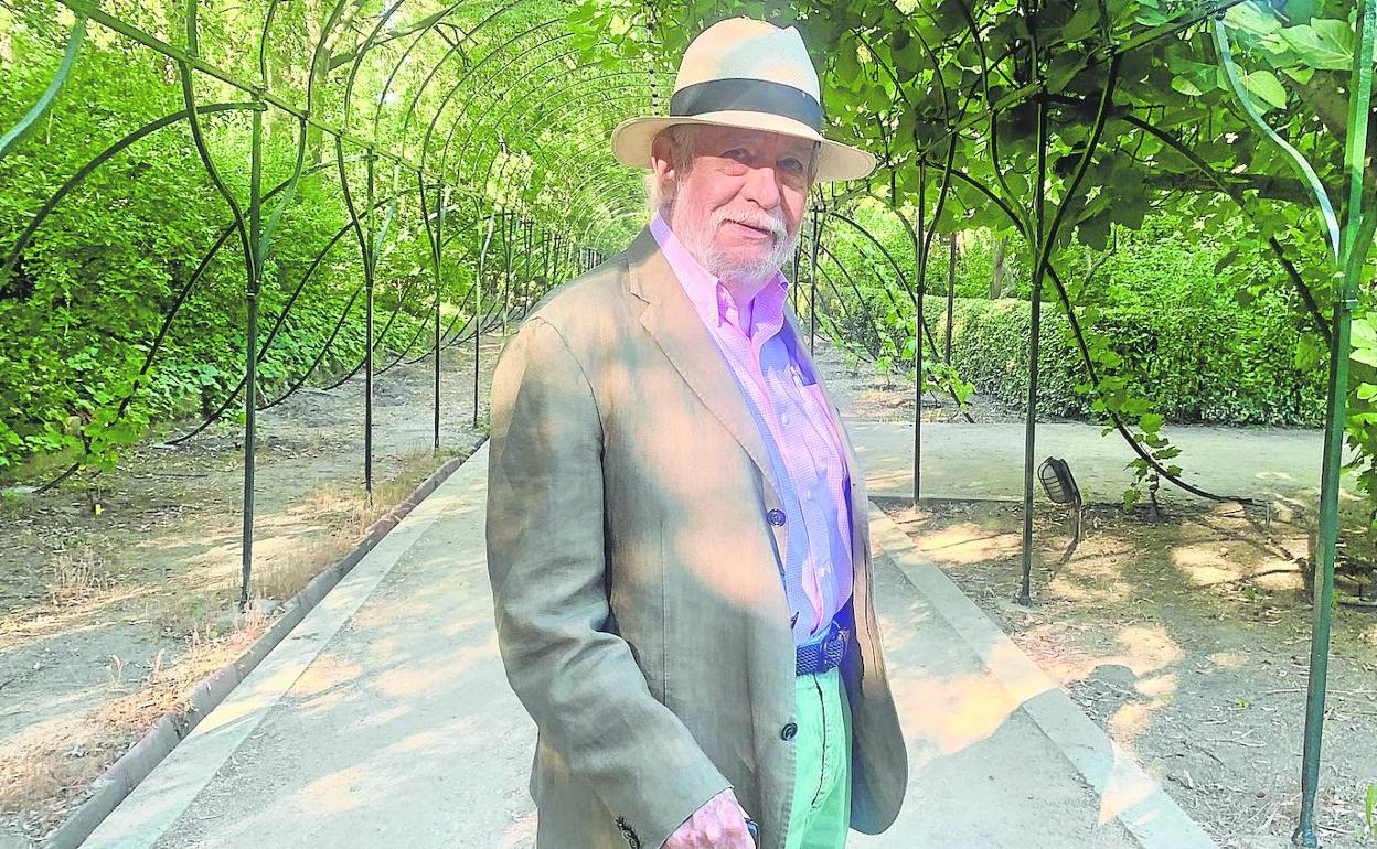 José María Guelbenzu, en el Jardín Botánico de Madrid. 