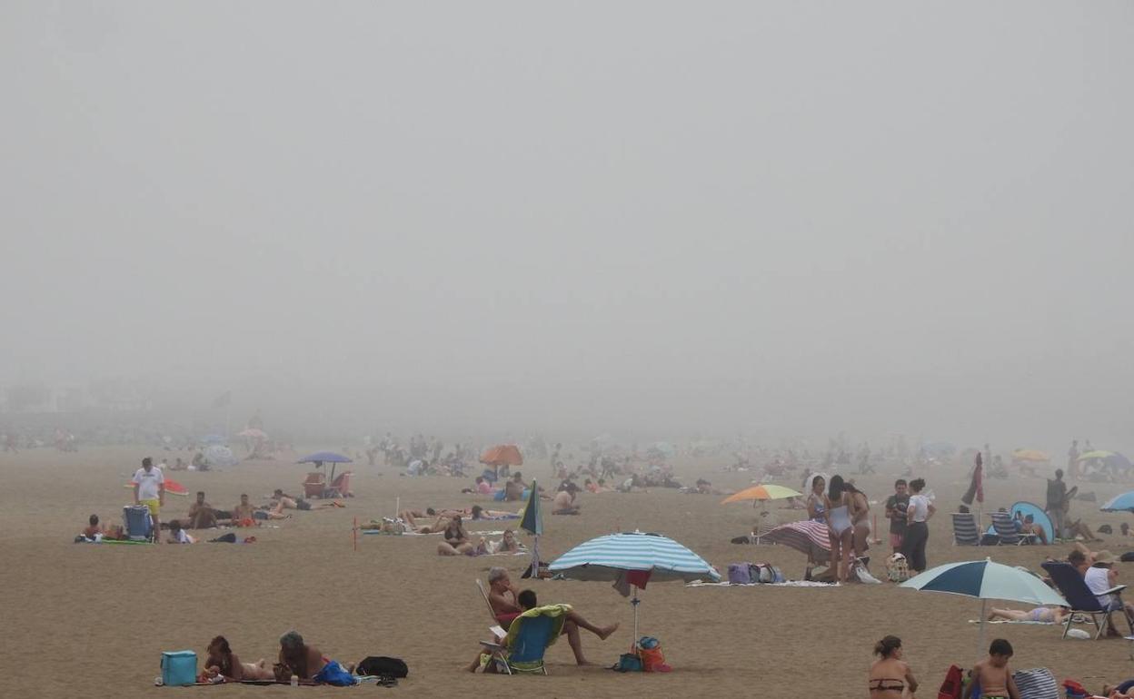 Playa de Ereaga, este mediodía.