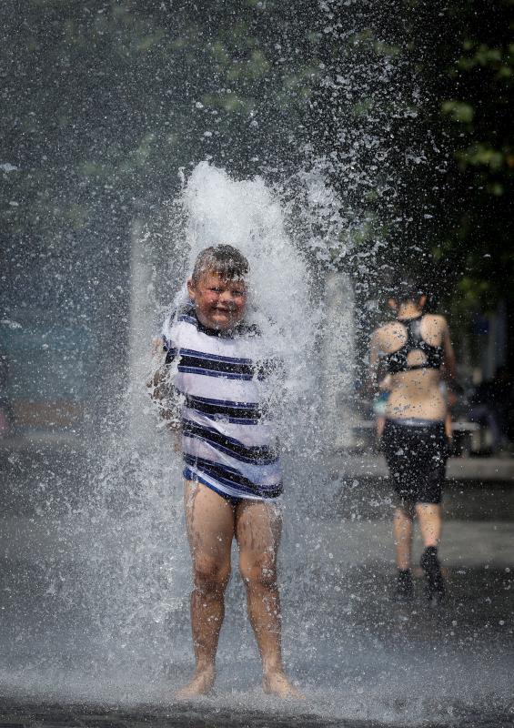 Fotos: Alerta roja por calor extremo en Reino Unido por primera vez en su historia