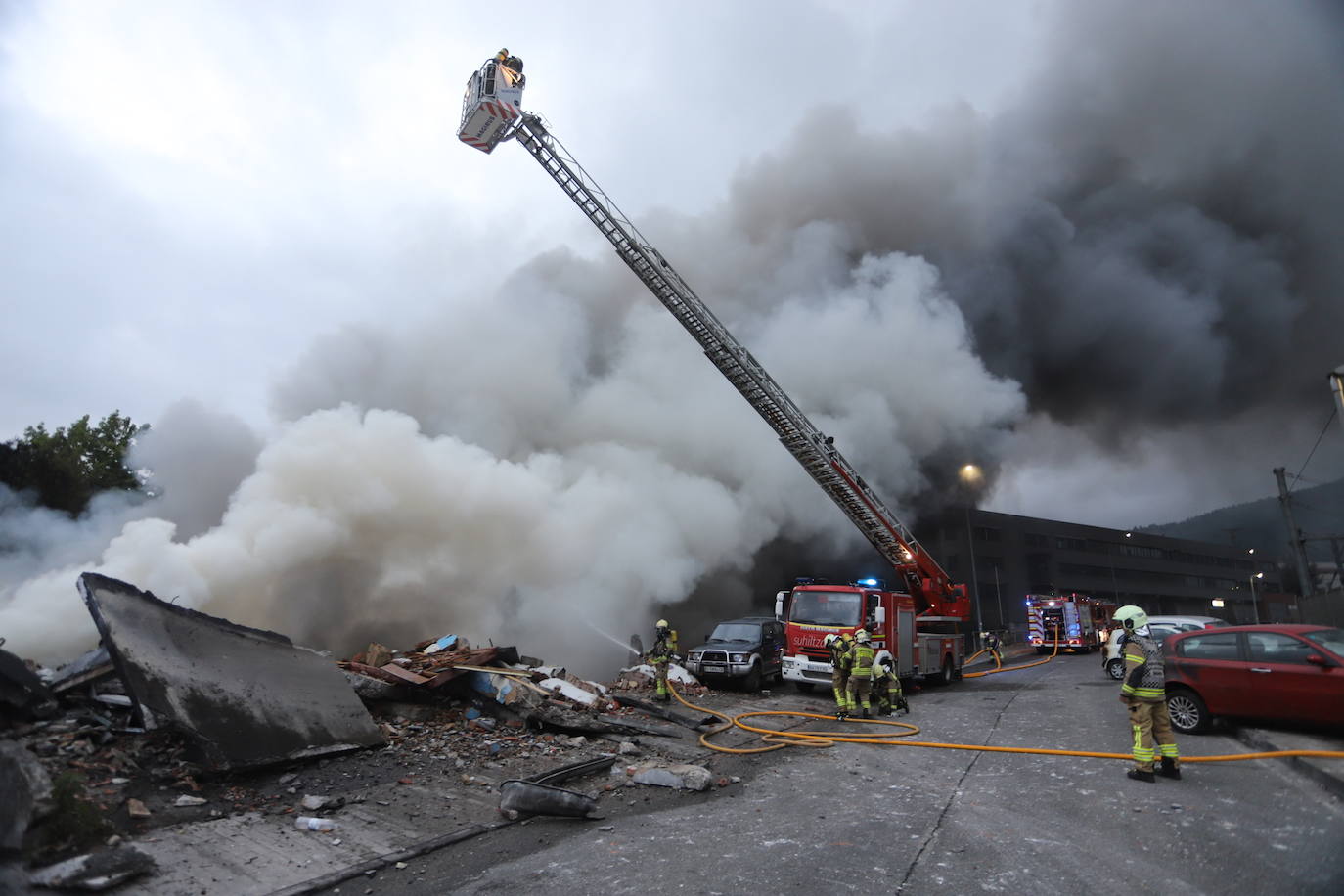 Fotos: Diez desalojados tras un incendio en Lemoa