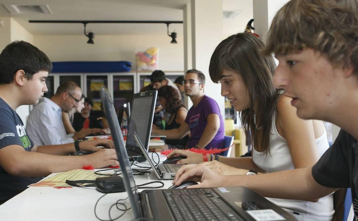 Los cursos se abren a interesados de todas las edades. 