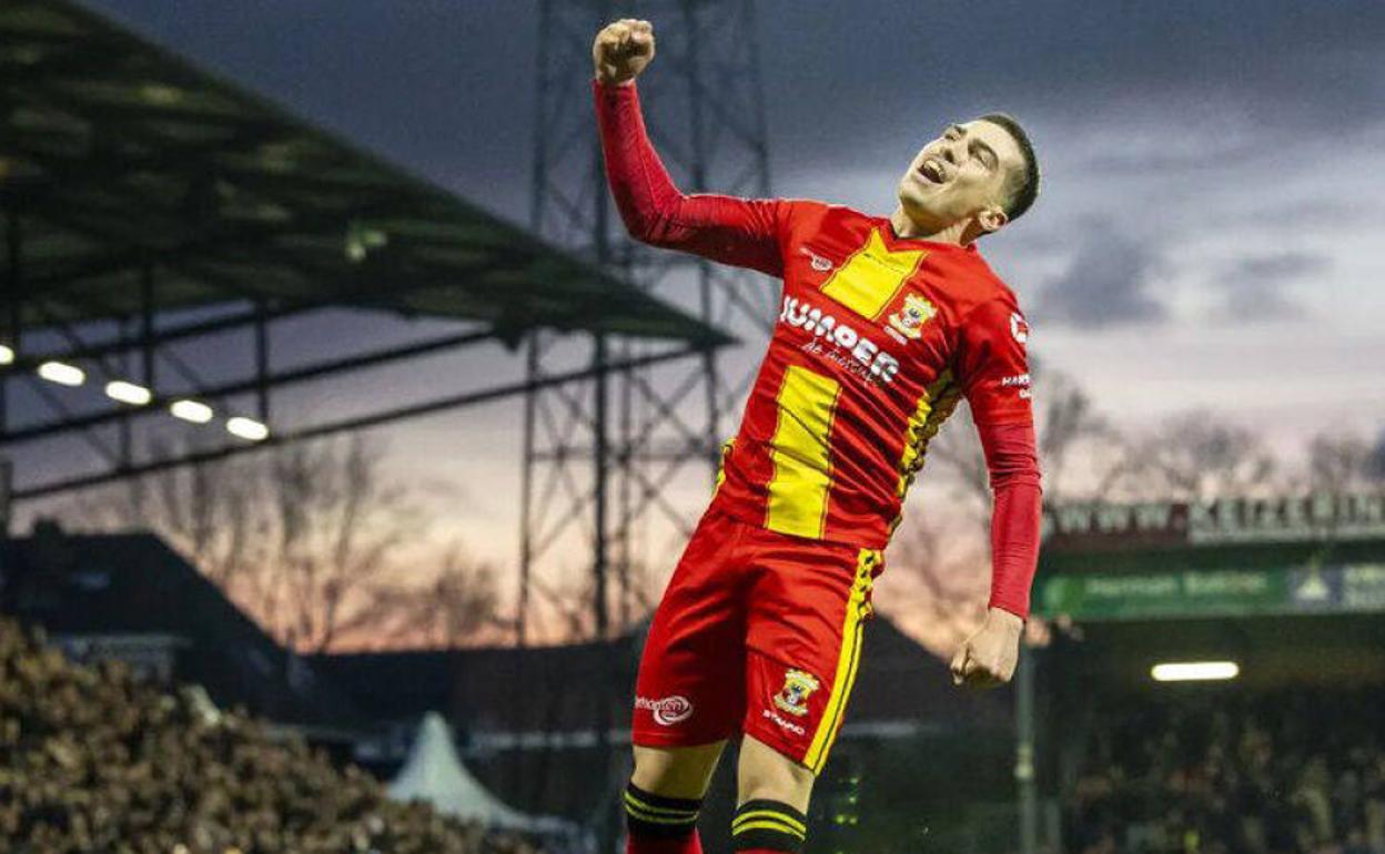 Iñigo Córdoba celebra un gol con el Go Ahead Eagles, club en el que jugó como cedido del Athletic. 