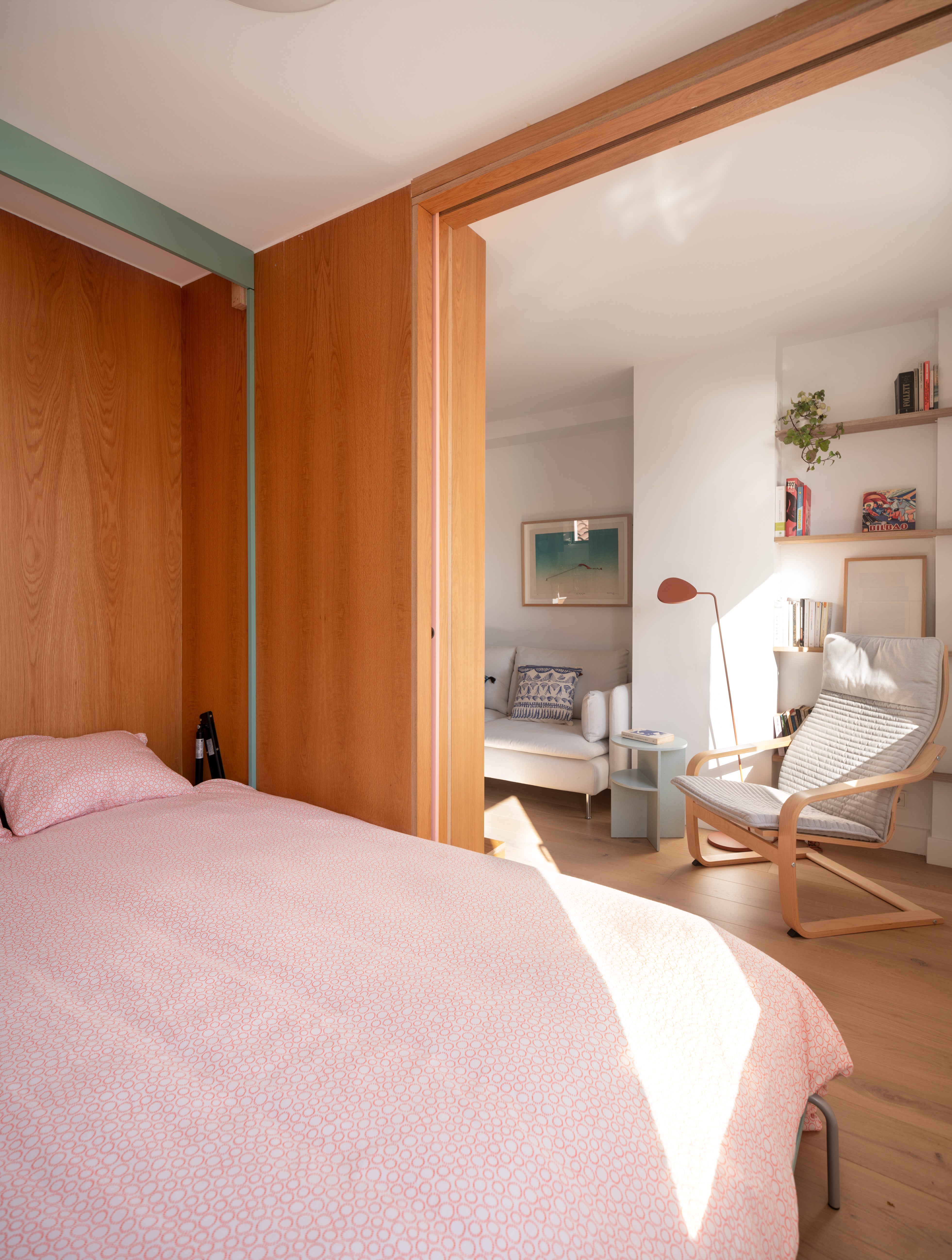 Fotos: El sorprendente &#039;minipiso&#039; de una pareja en el Puerto Viejo: 25 metros y habitaciones que se transforman