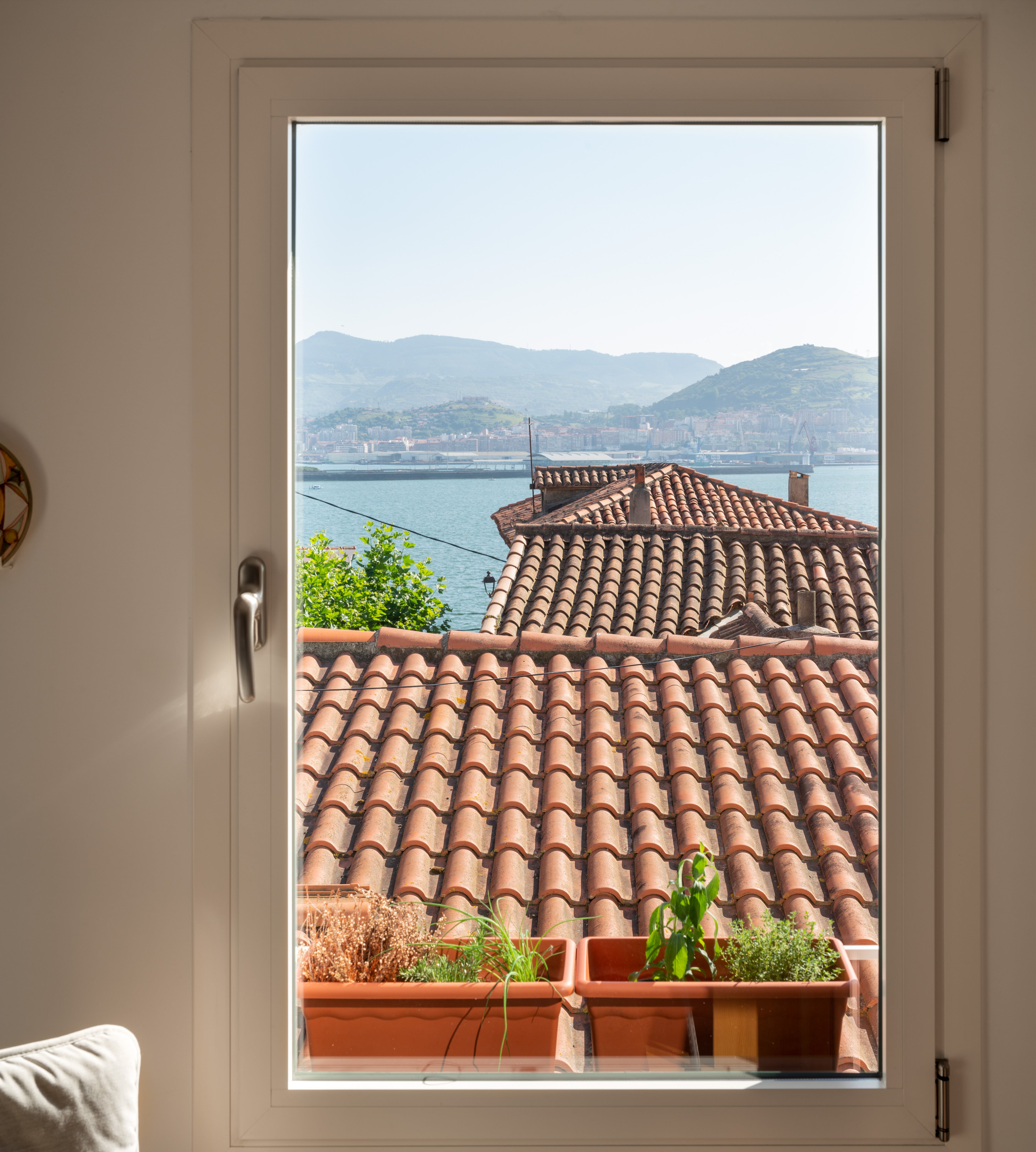 Fotos: El sorprendente &#039;minipiso&#039; de una pareja en el Puerto Viejo: 25 metros y habitaciones que se transforman