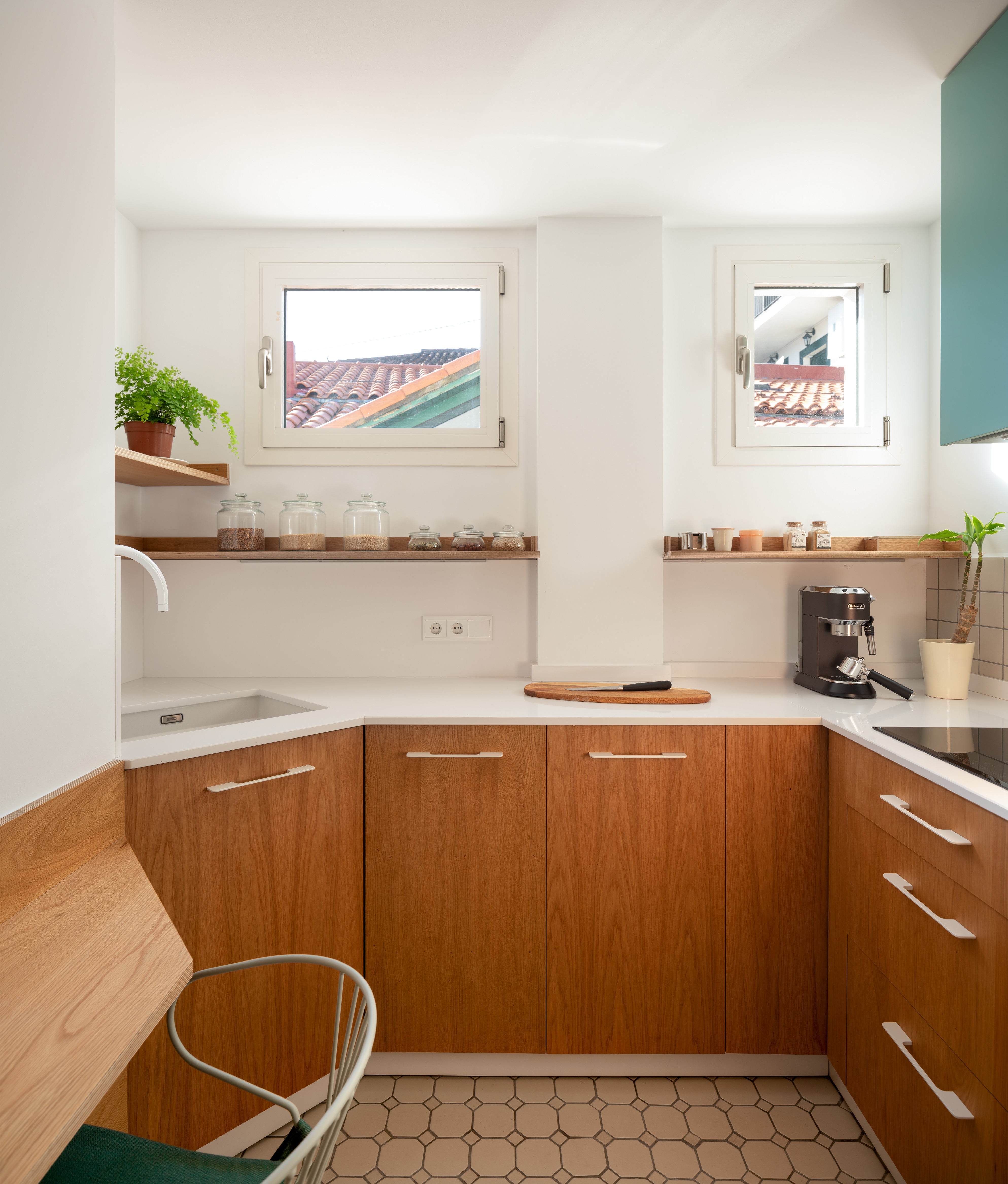 Fotos: El sorprendente &#039;minipiso&#039; de una pareja en el Puerto Viejo: 25 metros y habitaciones que se transforman