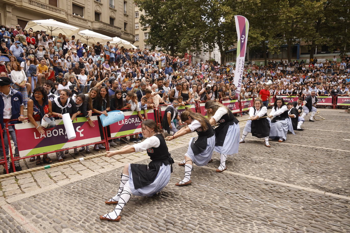 Fotos: Las pruebas de herri kirolak celebradas en Fueros, en imágenes