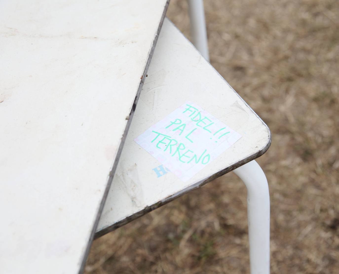 Fotos: Limpieza en Aixerrota tras la multitudinaria fiesta de Paellas