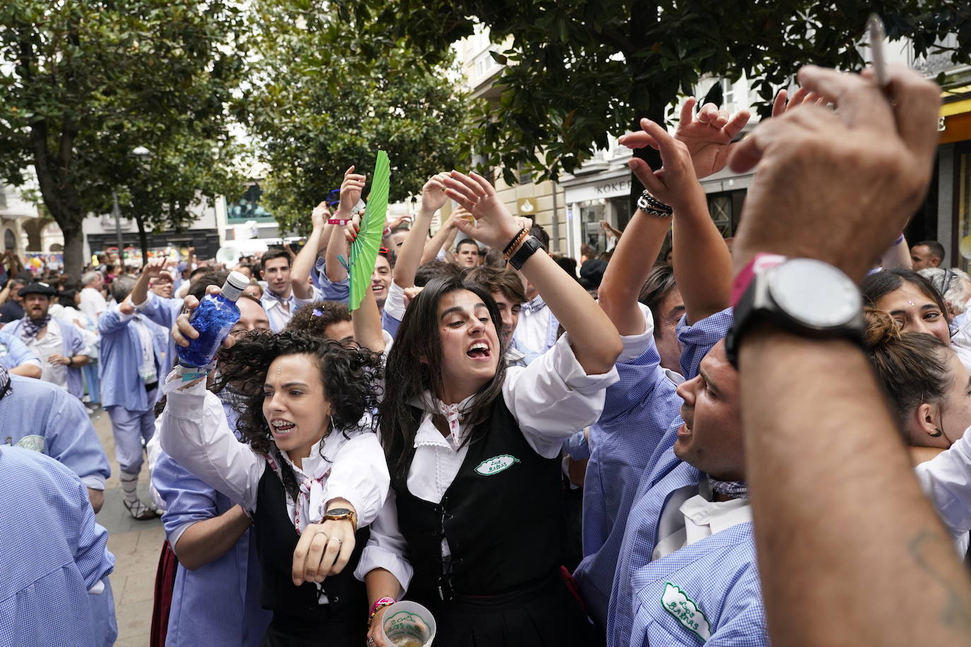 Fotos: Búscate en las fotos del Día del Blusa y la Neska de Vitoria