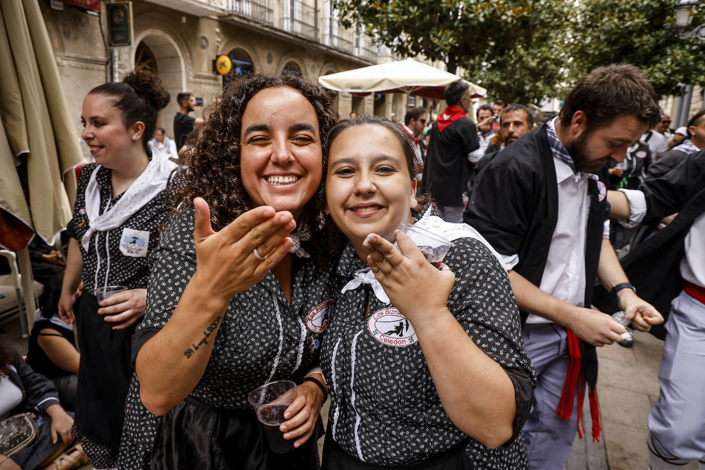 Fotos: Búscate en las fotos del Día del Blusa y la Neska de Vitoria