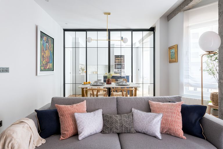 Fotos: Un piso viejo del Ensanche convertido en una casa de revista para un matrimonio y su hijo