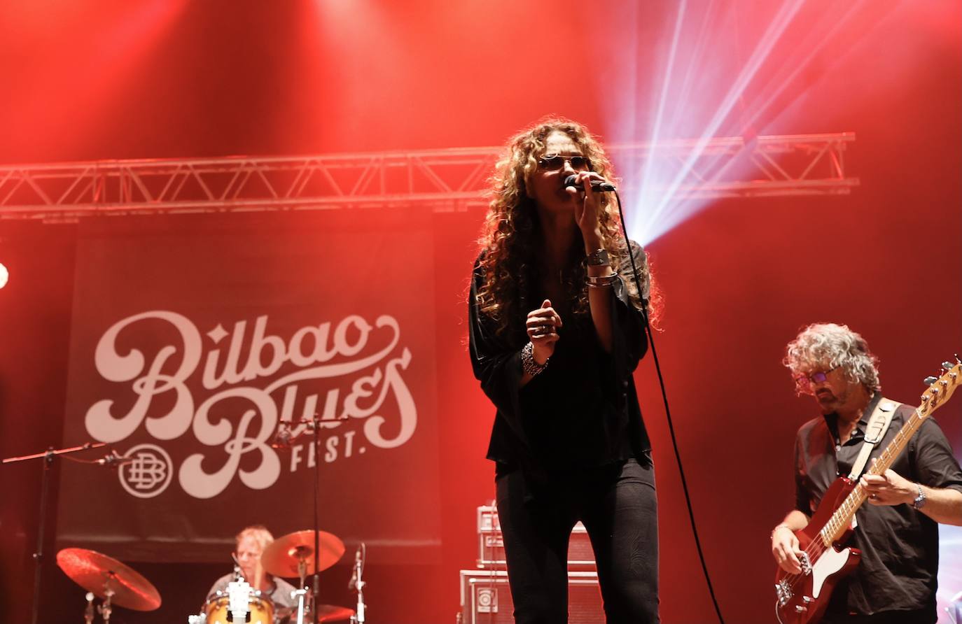 Fotos: La imponente presencia de Dana Fuchs pone el colofón a la primera  jornada del Bilbao Blues Festival | El Correo