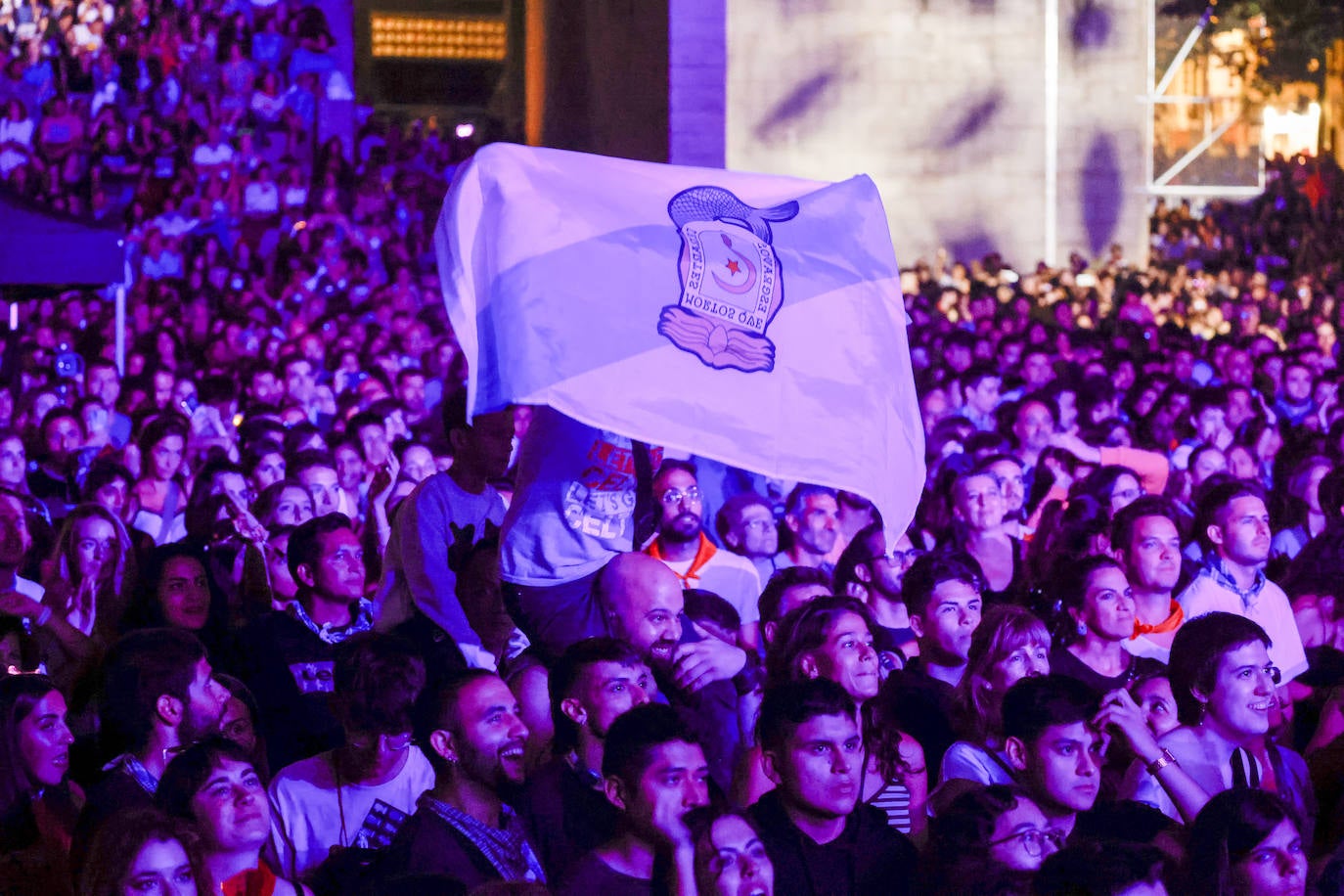 Fotos: Tanxugueiras encandila al público con su poderío gallego