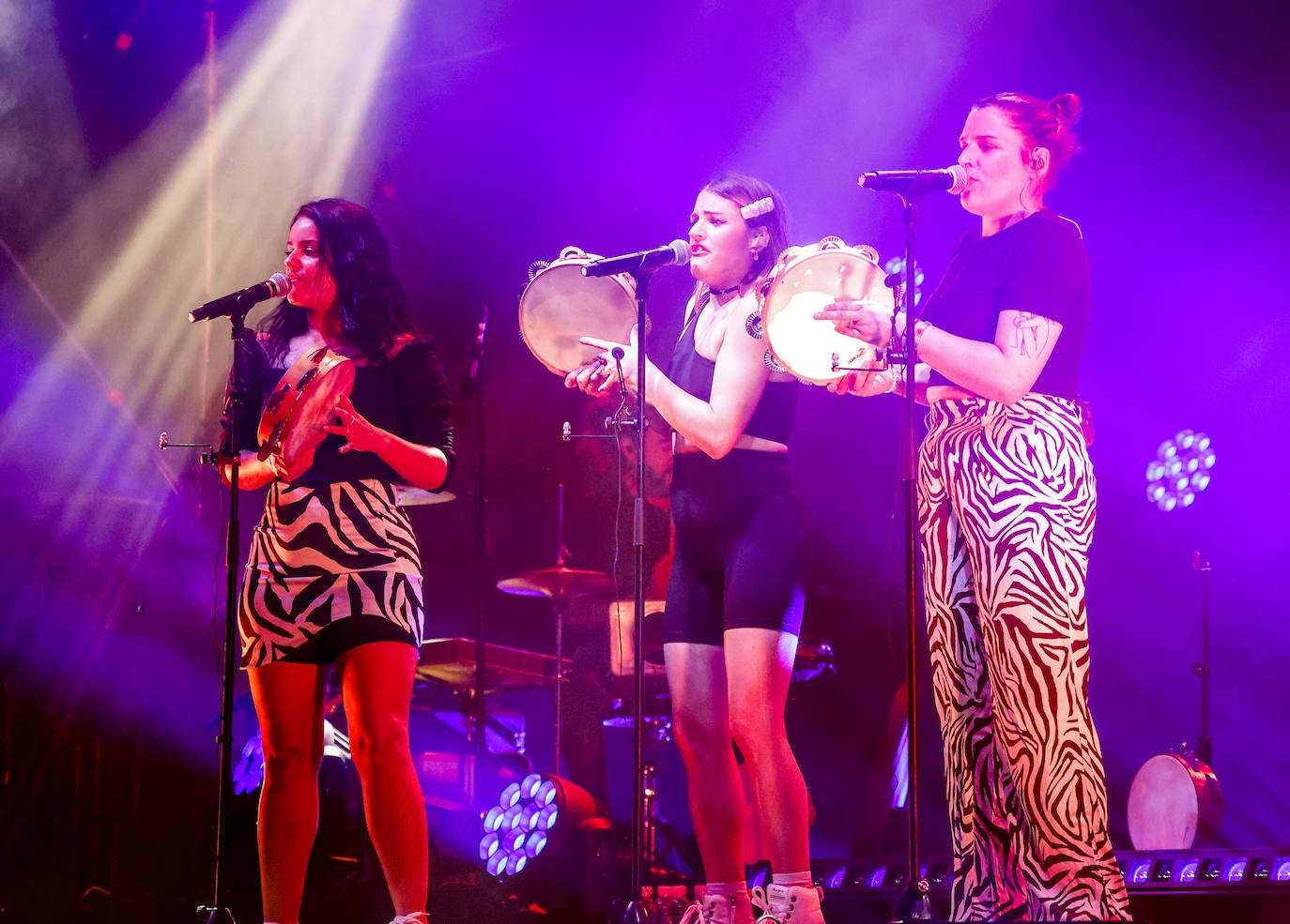 Fotos: Tanxugueiras encandila al público con su poderío gallego