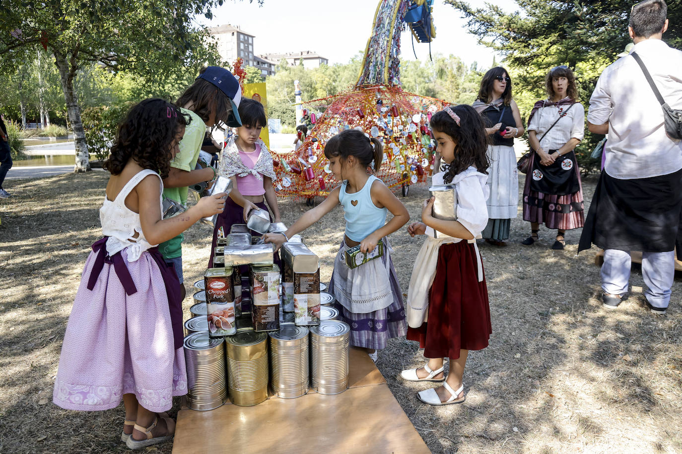 Fotos: El dragón y el pan reinan en el espacio infantil de La Blanca en el parque de Arriaga