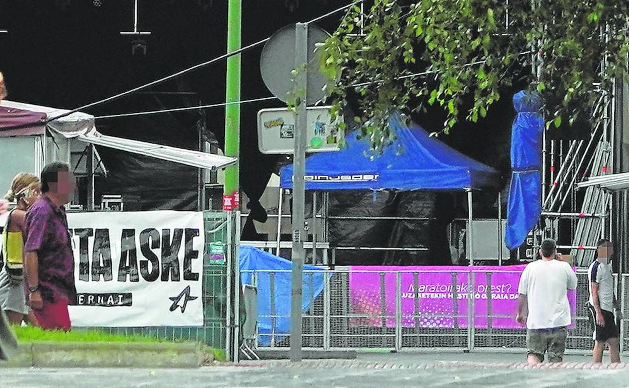 Imagen del recinto de txosnas del barrio getxotarra de Romo, en el que se produjo el acoso al hijo de Iturgaiz el pasado viernes. 