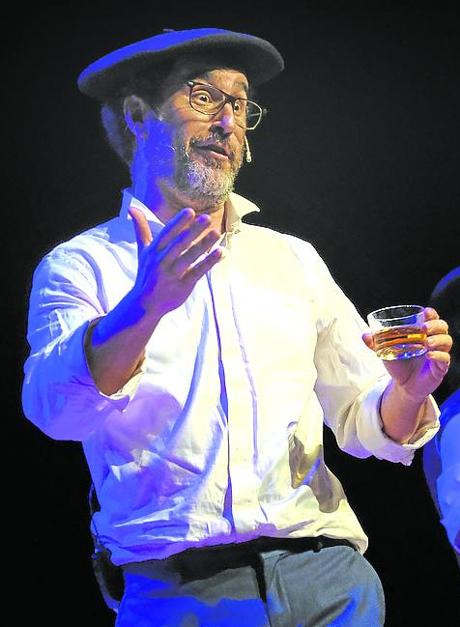 Imagen - Gorka Mínguez, en pleno arranque txikitero. «Es una obra para los de aquí».