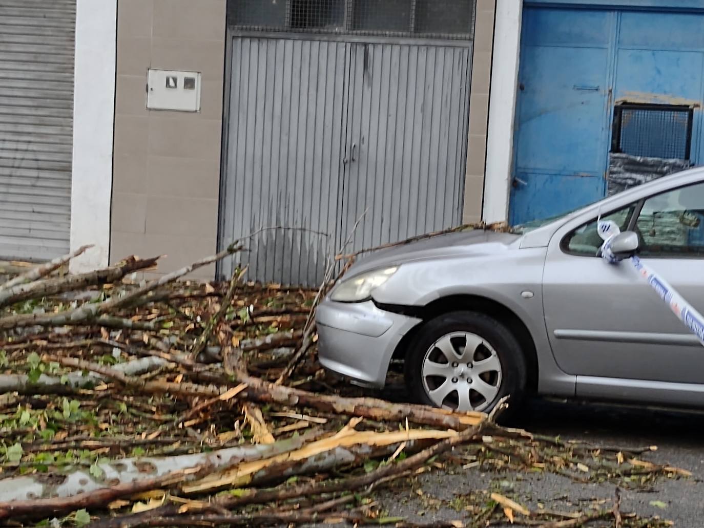 Fotos: Un fuerte aguacero sorprende a Vitoria