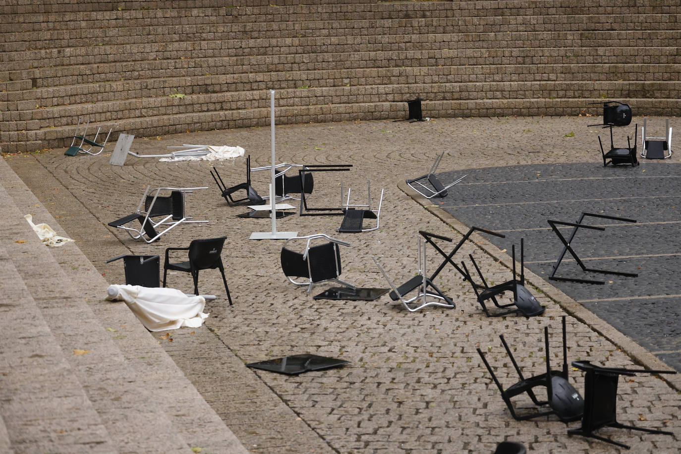 Fotos: Un fuerte aguacero sorprende a Vitoria