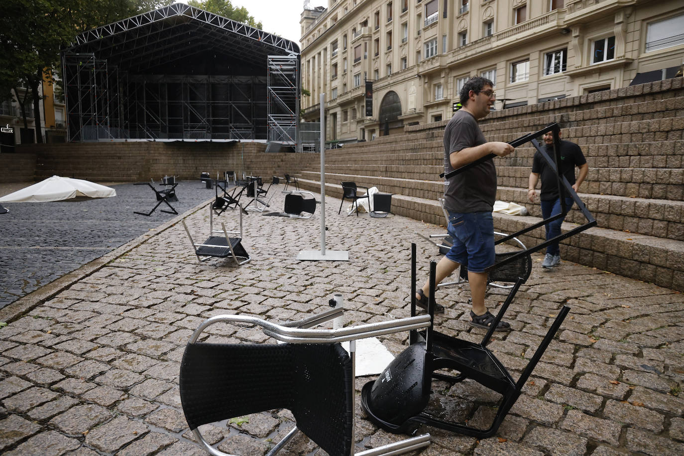 Fotos: Un fuerte aguacero sorprende a Vitoria