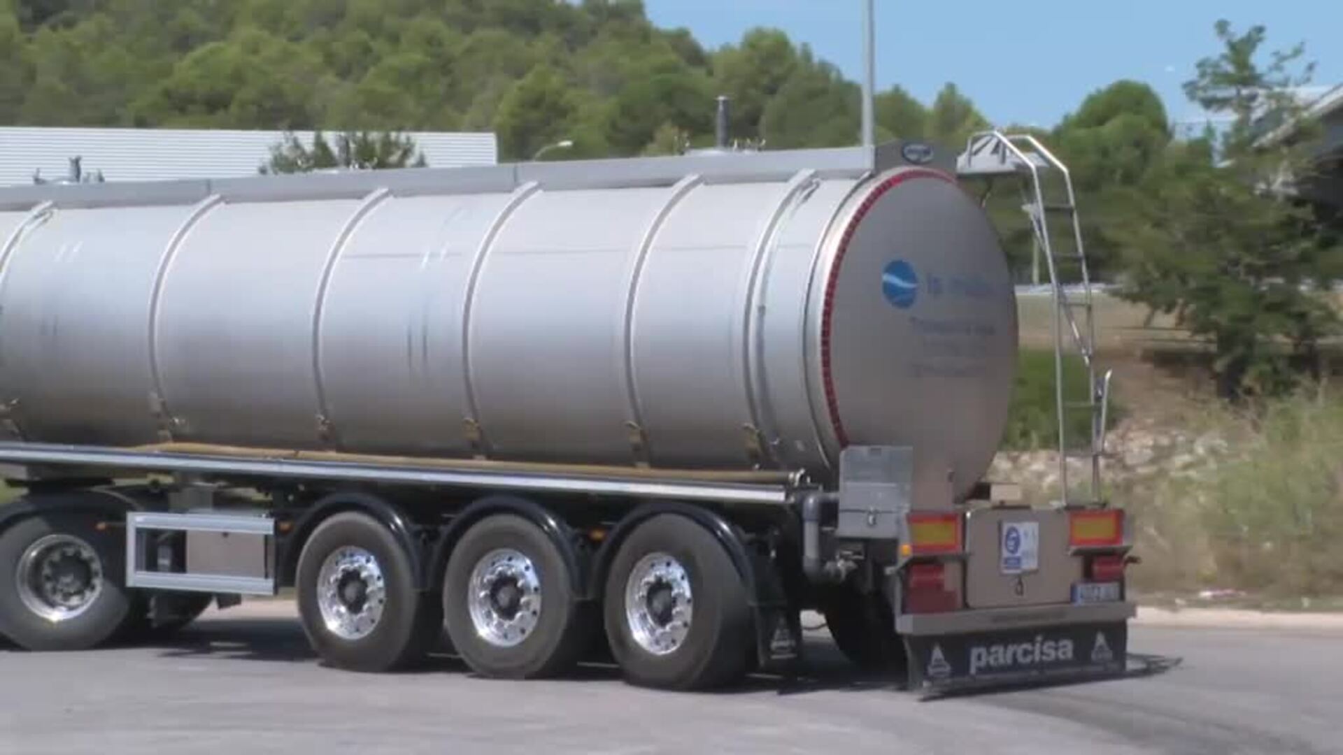 Empresas de camiones cisterna totalmente desbordadas en Cataluña