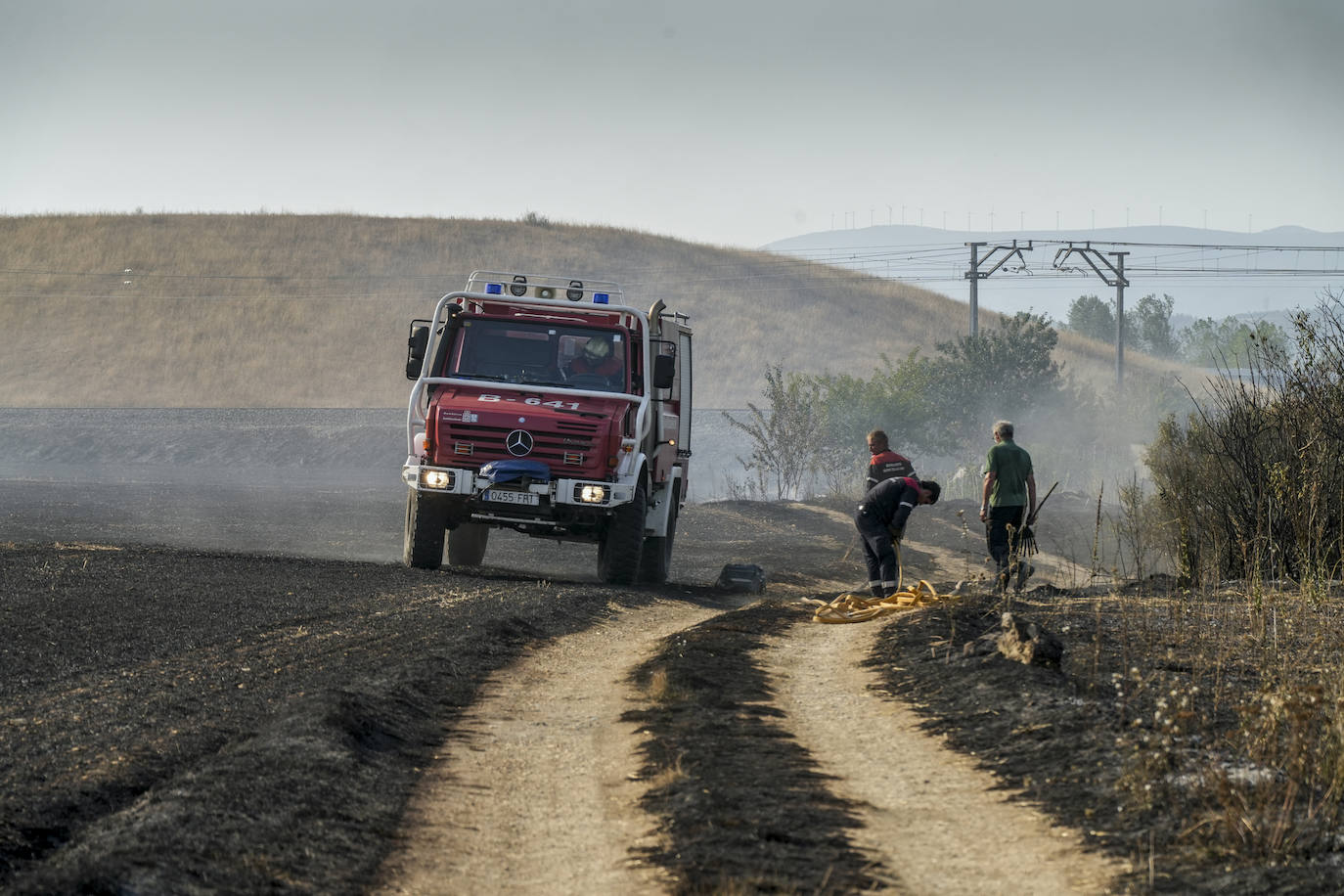 Fotos: Un incendio obliga a cortar la A-1 en Agurain