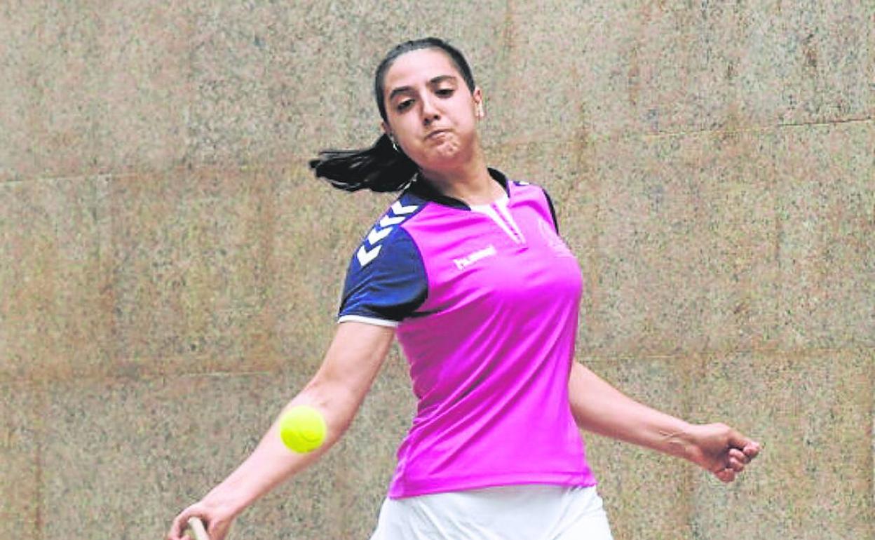 «La pelota femenina mueve público y gusta»