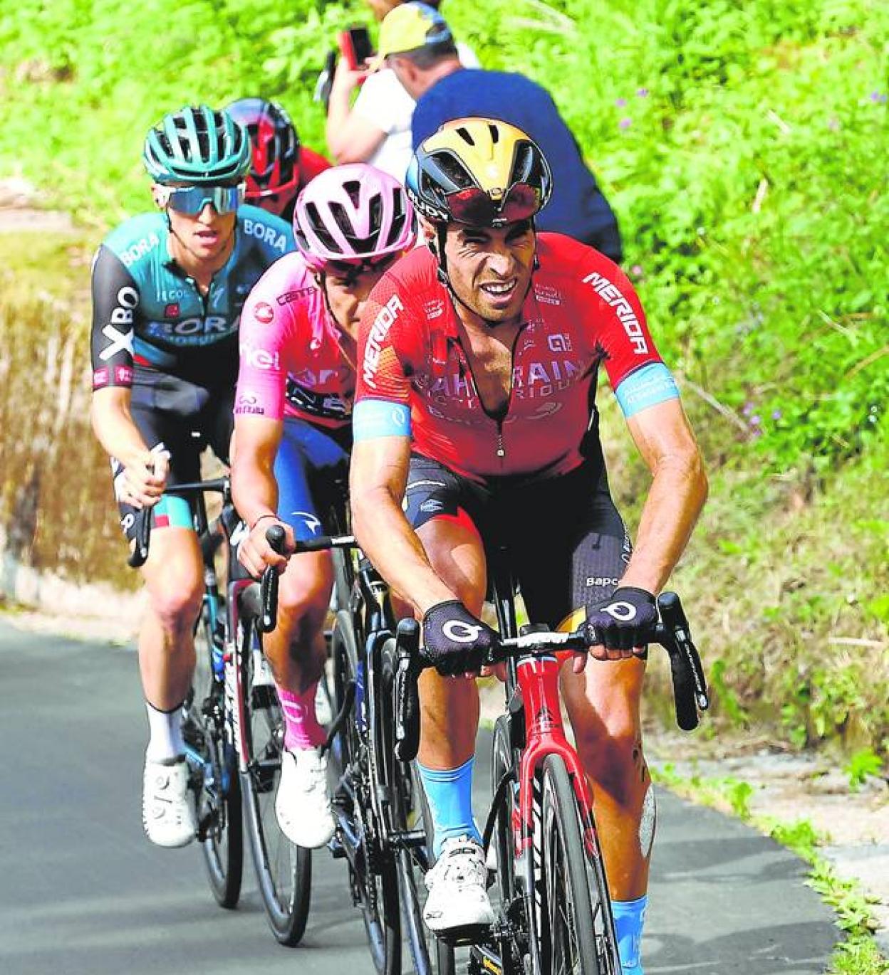 Landa, por delante de Carapaz y Hindley en el pasado Giro. 